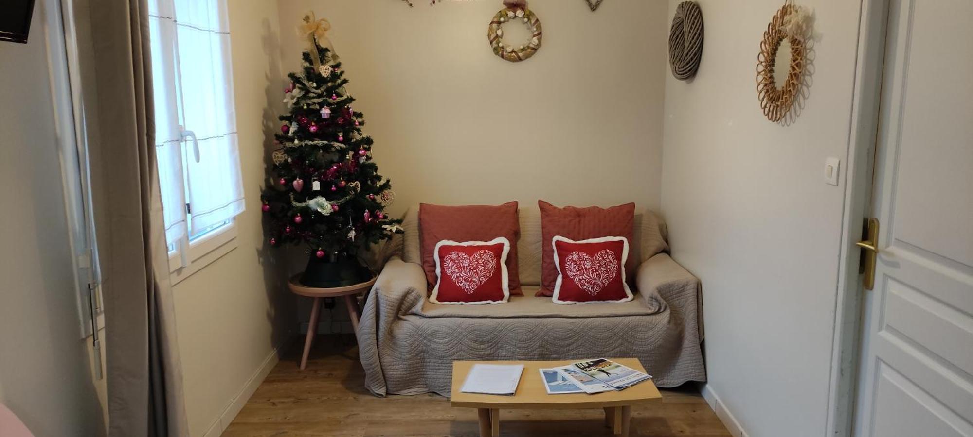 Maison De Avec Terrasse Et Jardin, Holiday home *