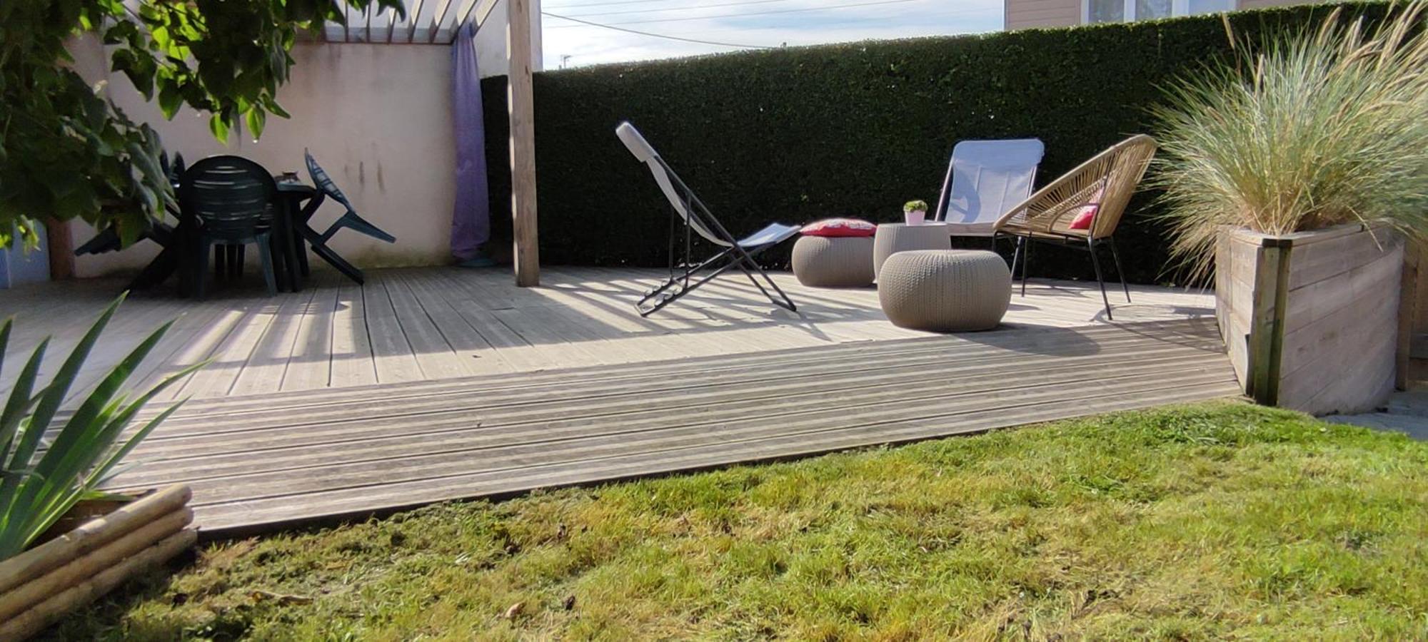 Maison De Avec Terrasse Et Jardin, *